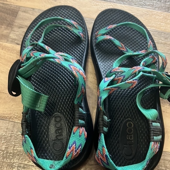 Youth Chaco Sandals Size 4 great gender neutral pattern - Picture 3 of 7